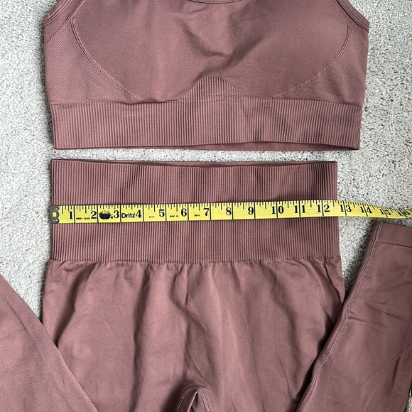 Lingdu Two Piece Yoga Set - Picture 7 of 9